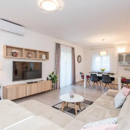 Dominik Holiday home Posedarje